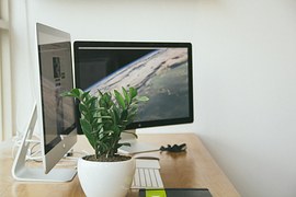 workplace-1246677__180